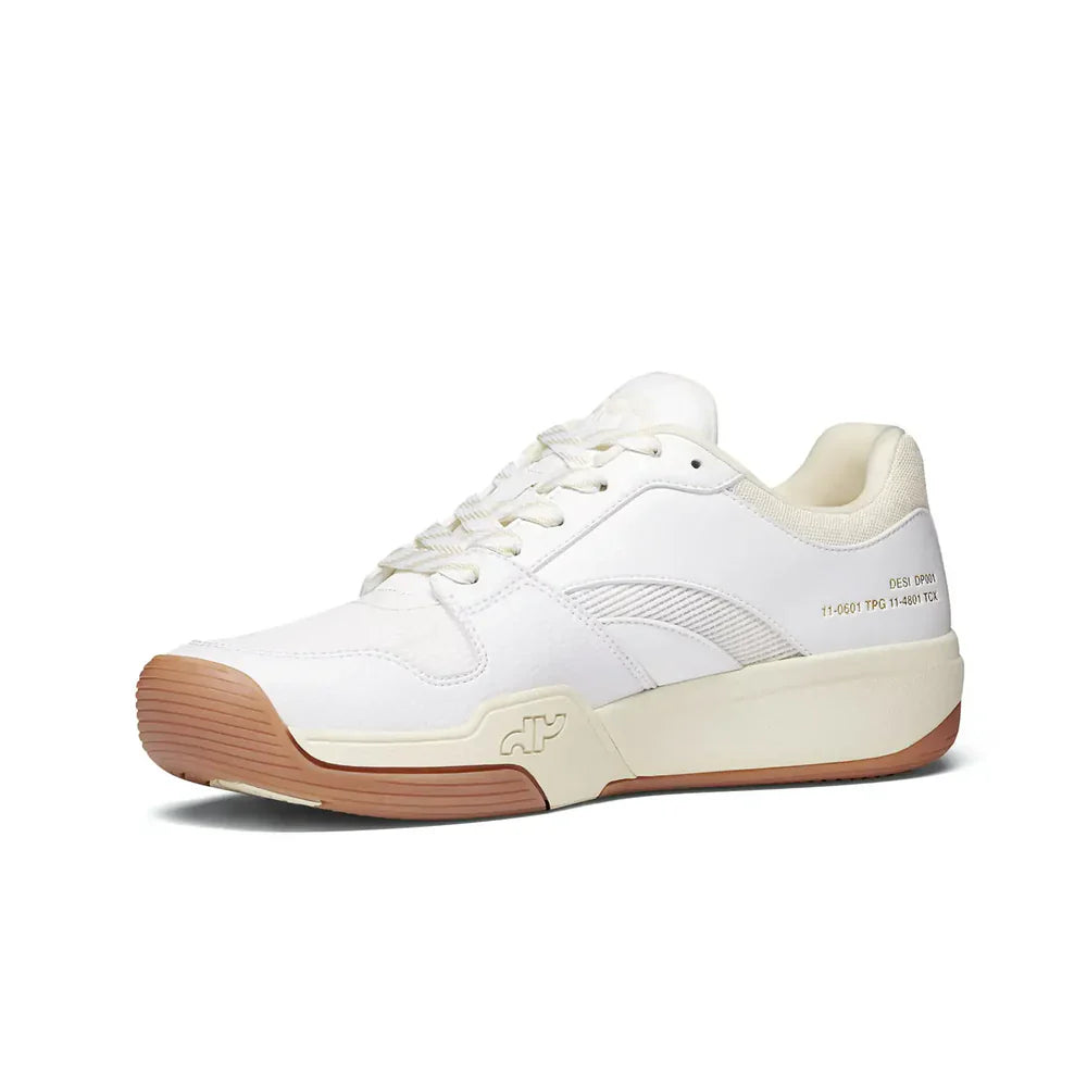 Side profile of DAPS DESI Low Men’s pickleball shoe – sleek low-profile design built for stability, agility, and quick movement.